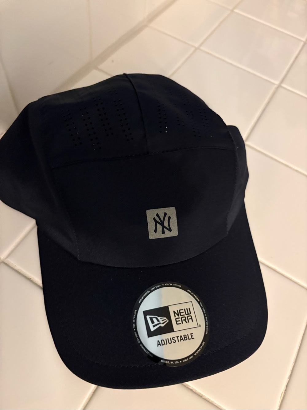 NWT New Era NY New York Yankees Runners Reflective Adjustable Baseball Cap Hat